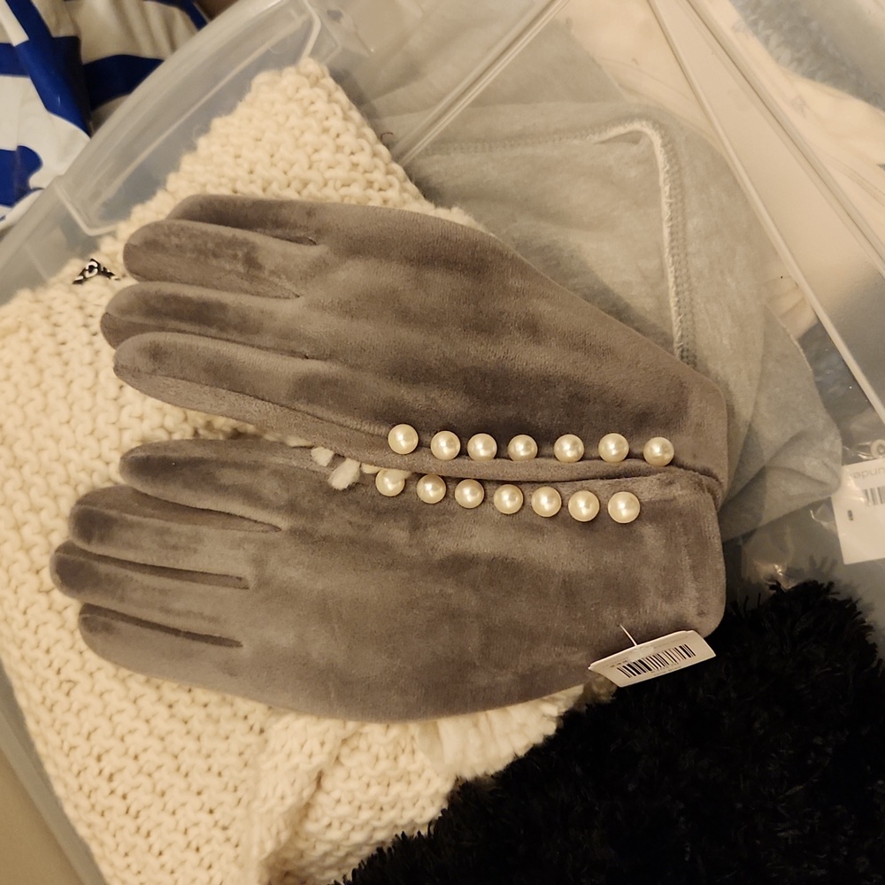 NWT gloves